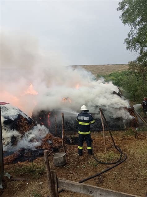 De Tone De Furaje Au Ars Ntr Un Incendiu La Stroie Ti Fl M Nzi