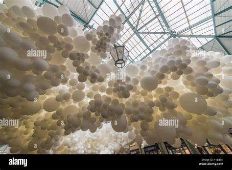 Artista francés Charles Pétillon presenta su primera instalación de