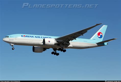 HL8043 Korean Air Lines Boeing 777 FB5 Photo By Chris Pitchacaren ID