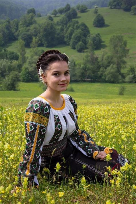 Хэштег Мальовнича Україна в Твиттере Ukraine Women Ukrainian Women