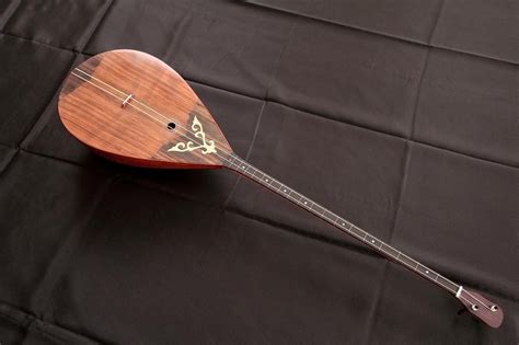 Казахская домбра от Oreshin Guitars