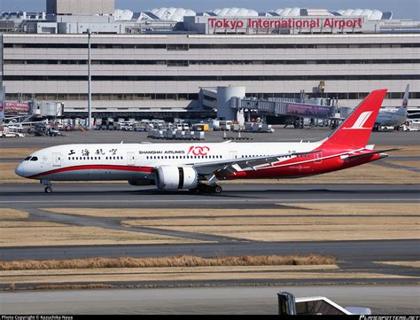 B Shanghai Airlines Boeing Dreamliner Photo By Kazuchika