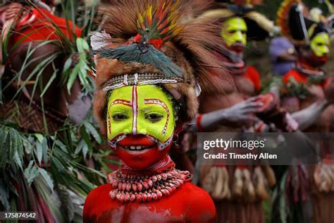 Huli Tribe Photos And Premium High Res Pictures Getty Images