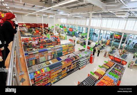 Supermarket Aisle Asda Hi Res Stock Photography And Images Alamy