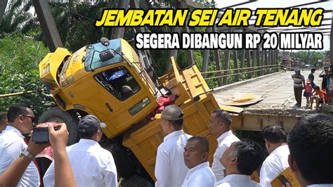 Truk Terperosok Saat Melintas Di Jembatan Sei Air Tenang Kini Segera