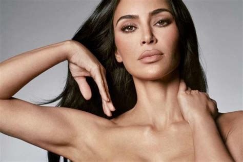 Foto Kim Kardashian Laat De Beha Achterwege En Toont Haar Fysieke