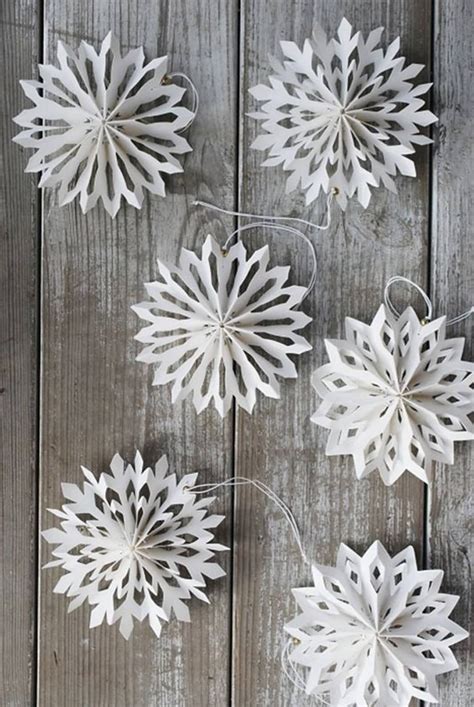 Nine Ways To Take Paper Snowflakes To The Next Level Diy Christmas