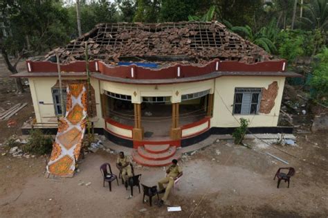 Cinco Hombres Buscados Por El Incendio Del Templo Se Entregan En India