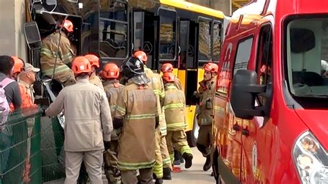 Mais De Feridos Buscam Hospitais Da Zona Norte Ap S Acidente No Brt