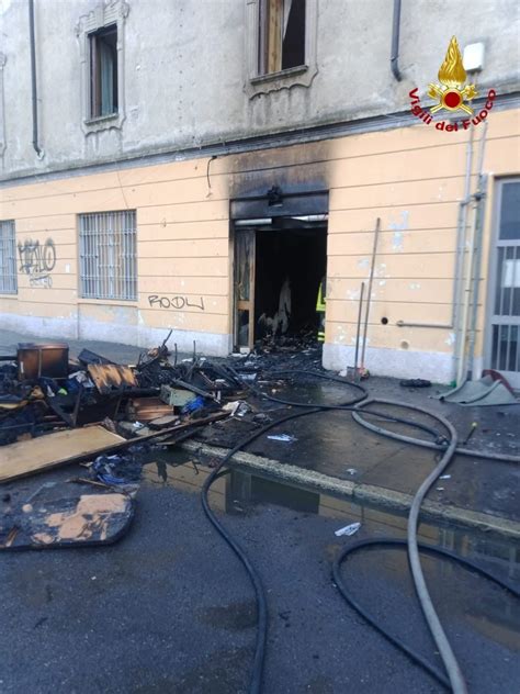 Scoppia Incendio All Interno Di Un Dormitorio 11 Persone Ferite Live