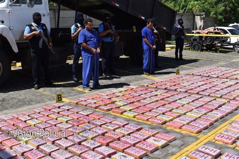 Incautan Coca Na Valorada En M S De Millones De D Lares Polic A