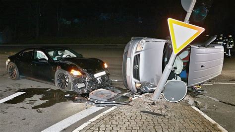 Porsche Taycan Kracht In Vw Caddy Zwei Verletzte Einsatzbericht