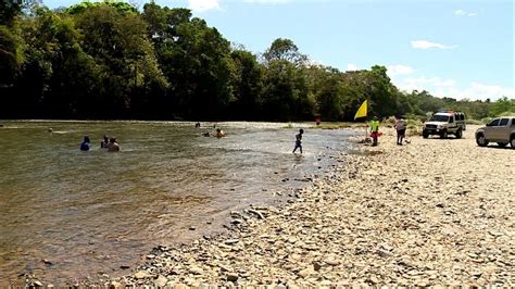 Varias familias disfrutaron este domingo del río Mamoní