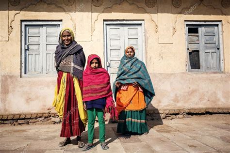 Indian women in traditional clothes – Stock Editorial Photo © duha127 ...