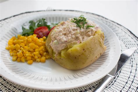 Bakad potatis med tonfiskröra ZEINAS KITCHEN