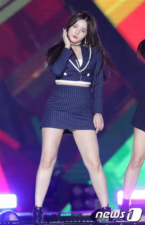 Hot girl phố đi bộ Hà Nội thời giờ là mỹ nhân đẹp vượt mặt BLACKPINK