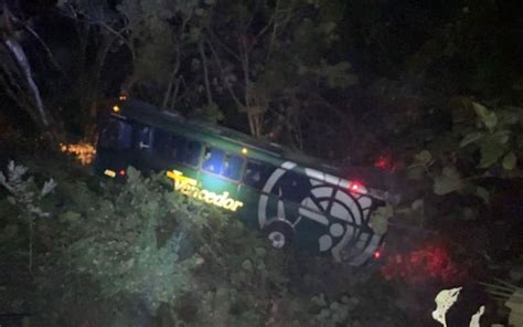 Cae Autobús A Barranco En La Carretera Xilitla San Juan Del Río El