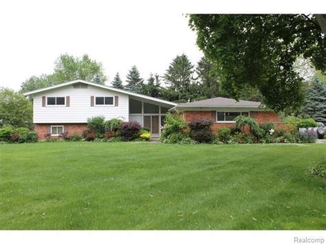 5157 Wing Lake Rd Bloomfield Township MI 48302 Realtor