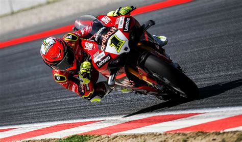 Worldsbk Bautista Breaks Lap Record In Superpole Qualifying At