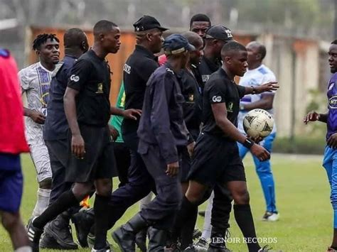 Les arbitres de la ligue régionale du littoral réclament leur argent à