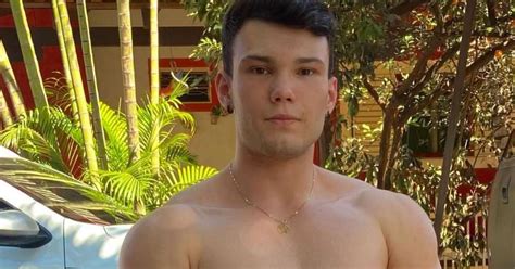 Caçula de famoso ator estampará capa de revista gay