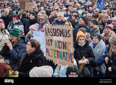 Demo Gegen Rechts Nach Polizeiangaben Haben Sich Rund Menschen