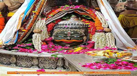 श्रावण मास का आज तीसरा सोमवार Mahakal मंदिर में लगी भक्तों की भीड़