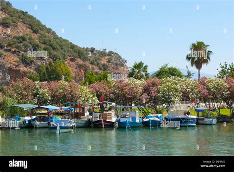 Türkei Provinz Mugla Dalyan Ausflugsboote Stock Photo Alamy