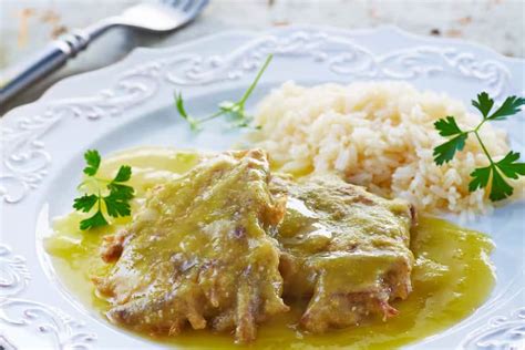 Cómo hacer tortitas de pollo en salsa verde con todo el sabor casero