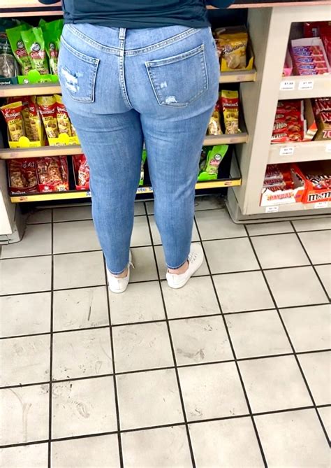 Thicc Latina MILF In Tight Jeans OC Tight Jeans Forum
