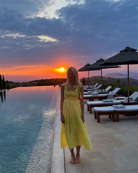 Urlaubslooks der Stars Bikini Strandkleid und Tunika schönsten Sommerstyles der Stars