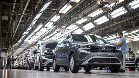 Fábrica da Volkswagen no Paraná comemora 25 anos e 3 milhões de