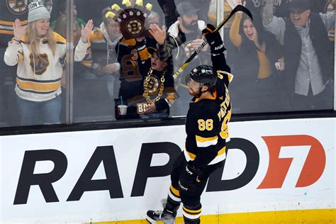 Bruins Win 4th Straight Pastrnak Nets 2 To Pass 40 Goals