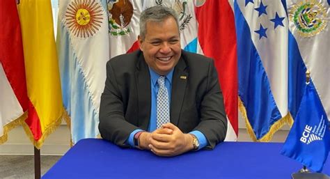 Presidente Del Bcie Reitera Su Apoyo A El Salvador Para Su Recuperación