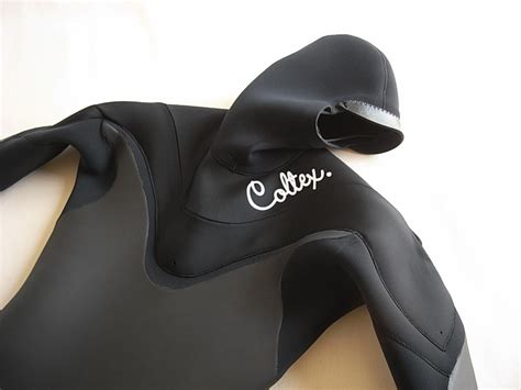 波情報 湘南 やはり目立つカラニロブ Coltex セミドライ サーフボードクオリティーハードコア Quality Hardcore Distributions