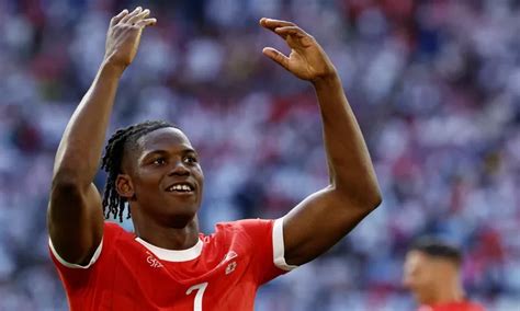 Breel Embolo enotó el 1 0 para Suiza frente a Inglaterra América Deportes