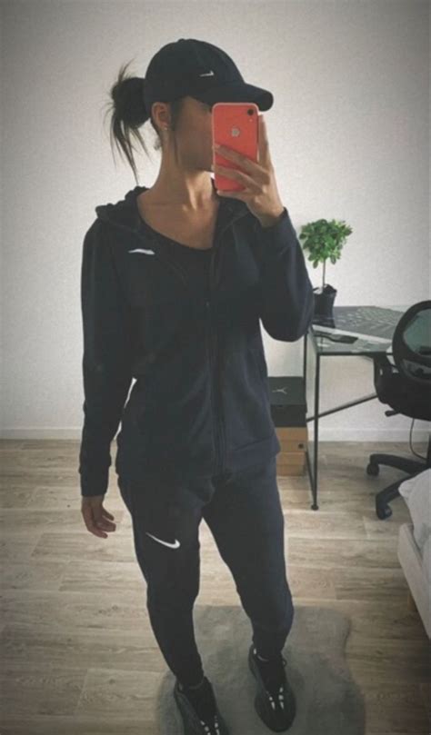 Épinglé sur 𝓞𝓾𝓽𝓯𝓲𝓽 Survêtements tenue Tenue de jogging Tenue été femme