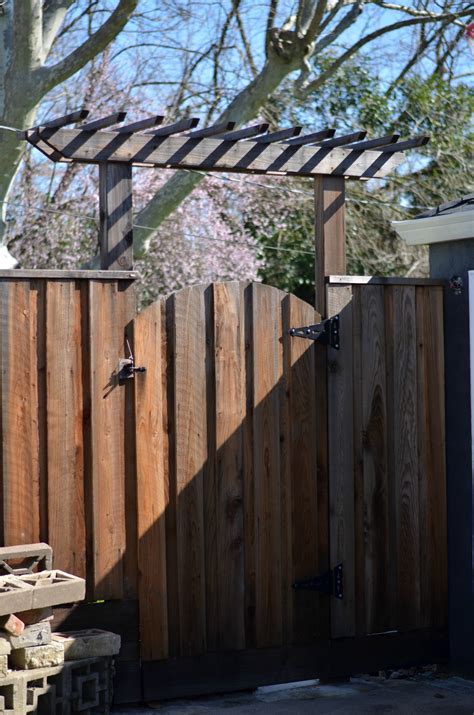 main entry gate sg style