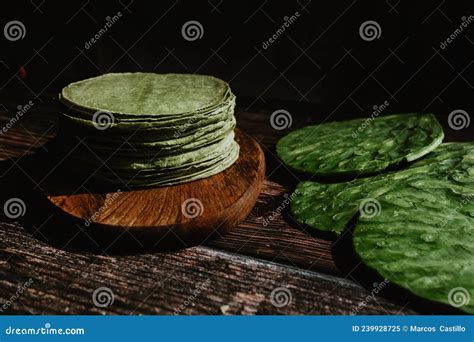 Tortillas Mexicanas Hechas Con Nopal En Color Verde Vegetal Sano Y