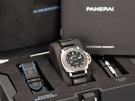 Panerai Luminor Submersible Pam Steel Rubber Strap Box Papers Bj