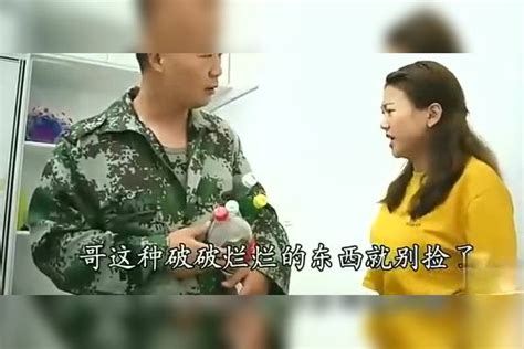 哥哥去公司找妹妹，妹妹嫌丢人赶她走，没料董事长一来给哥哥下跪 哥哥 妹妹 董事长