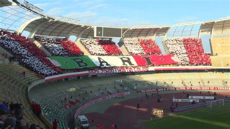 Bari calcio l urlo della curva Nord è da brividi una coreografia da