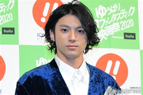 画像140 山田裕貴「三十路になりました」誕生日当日に受賞 “熱烈ハグ”で祝福＜ゆうばり国際ファンタスティック映画祭2020＞ モデルプレス