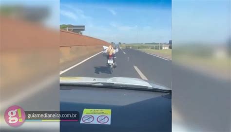 Super Herói em apuros Motociclista é detido pela PM após manobras