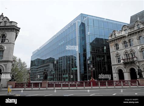 Goldman sachs headquarters london hi-res stock photography and images ...