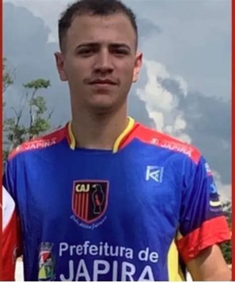 Muere Un Joven Futbolista Tras Caerle Un Rayo En La Cabeza Durante Un