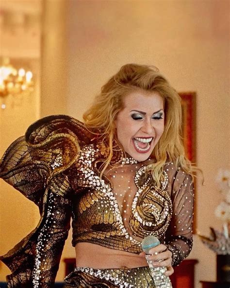 Joelma faz live em casa e surpreende Internet Portal anJÔ