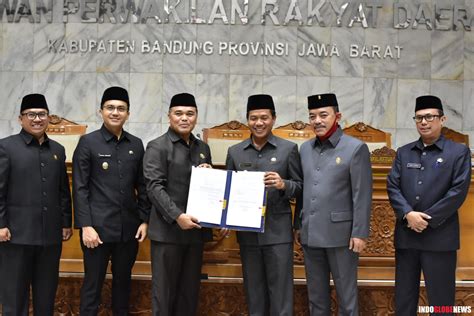 Bupati Bandung Hadir Di Rapat Paripurna Dprd Tentang Persetujuan Rapbd