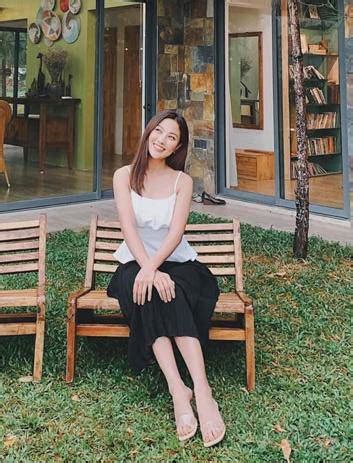 Gu thời trang kín đáo mà quyến rũ của hot girl thời tiết VTV