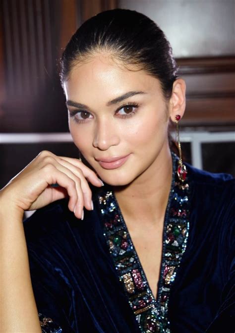 Pia Wurtzbach in Bathing Suit Has a "Happy Birthday" — Celebwell